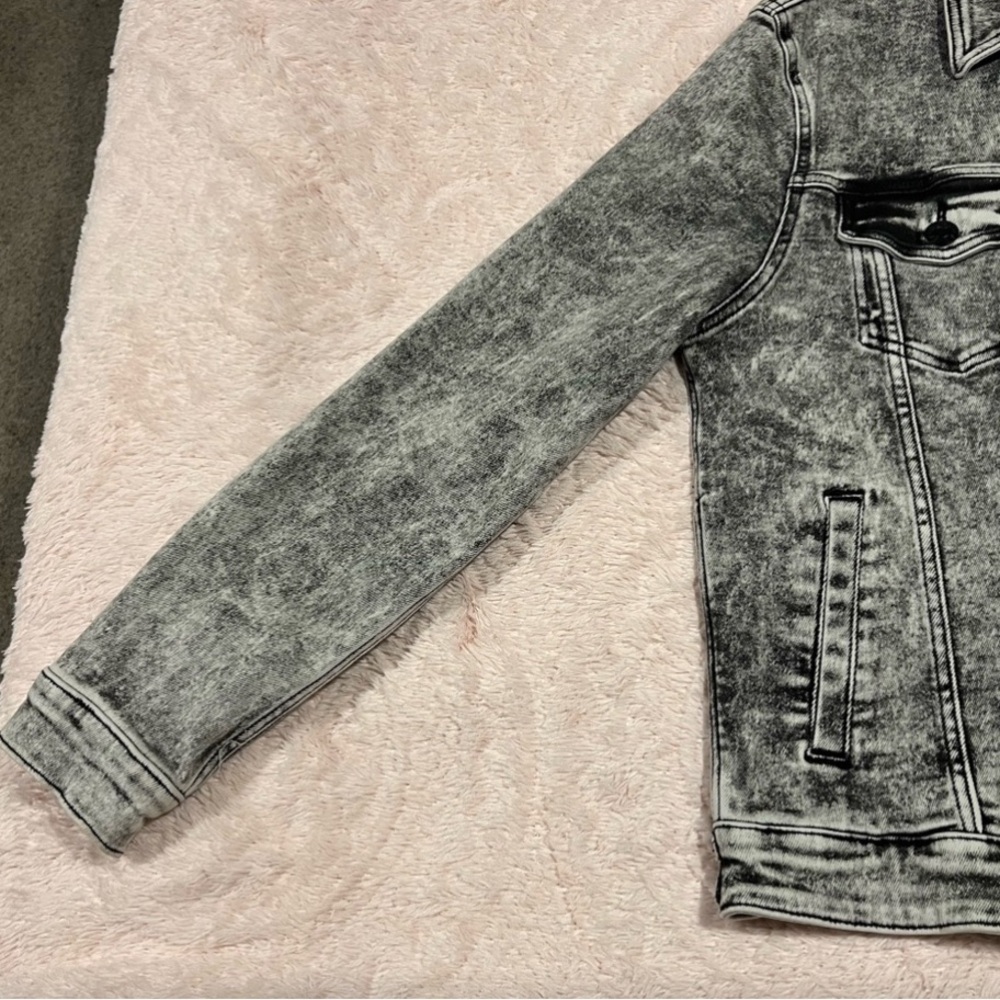Like New Guess Black and Gray Denim Jacket Bleach Wash Size Large Men’s - Picture 6 of 17